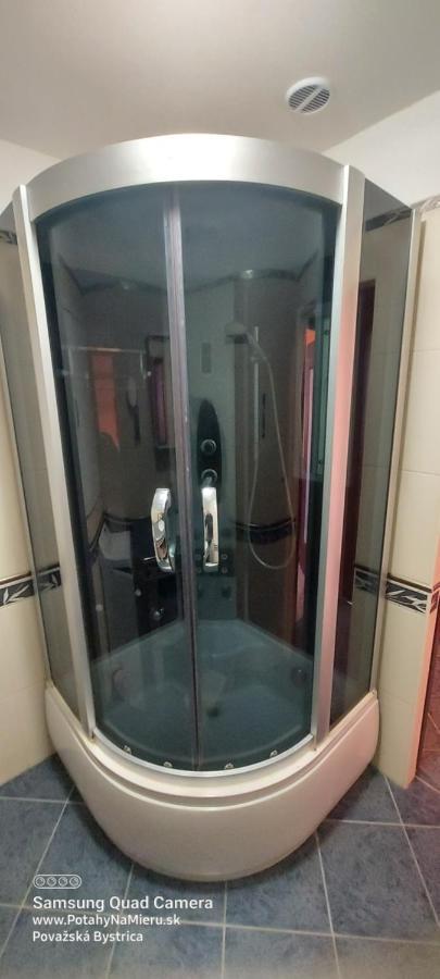 Wolf Apartman Pokojne Ubytovanie V Povazskej Bystrici Ticha Lokalita S Parkovanim Vsade Blizko Vhodne Pre Pracovne Cesty Turistiku Aj Oddych Plne Vybavena Kuchyna Považská Bystrica Εξωτερικό φωτογραφία