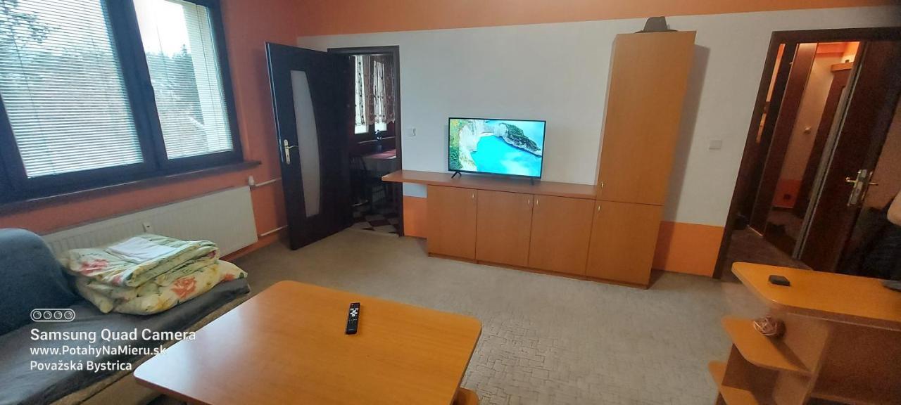 Wolf Apartman Pokojne Ubytovanie V Povazskej Bystrici Ticha Lokalita S Parkovanim Vsade Blizko Vhodne Pre Pracovne Cesty Turistiku Aj Oddych Plne Vybavena Kuchyna Považská Bystrica Εξωτερικό φωτογραφία